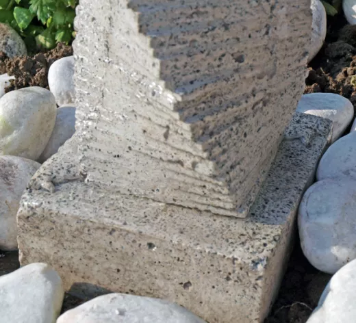 Wasserspiel, Wassersäule, Springbrunnen, Zierbrunnen aus Granit