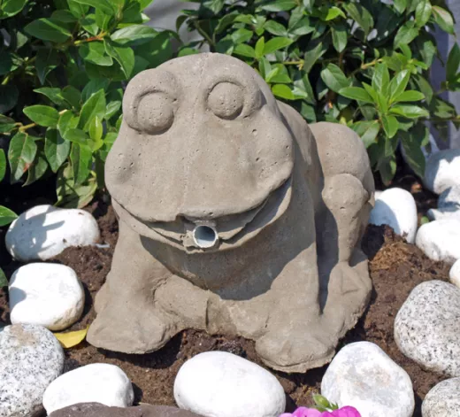 Wasserspeier für Bachlauf