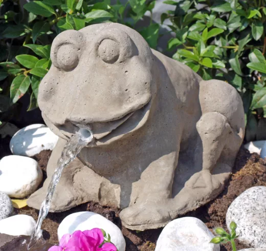 Wasserspeier für Bachlauf