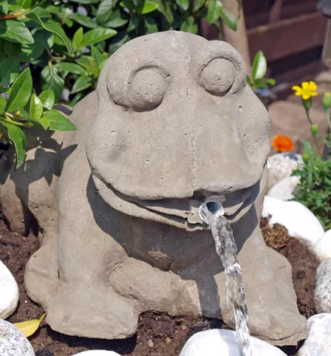 Wasserspeier für Bachlauf